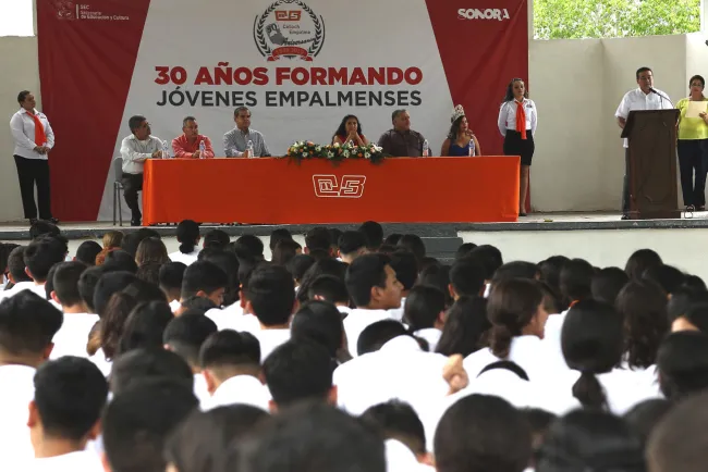 Preside Víctor Guerrero Aniversario de Cobach