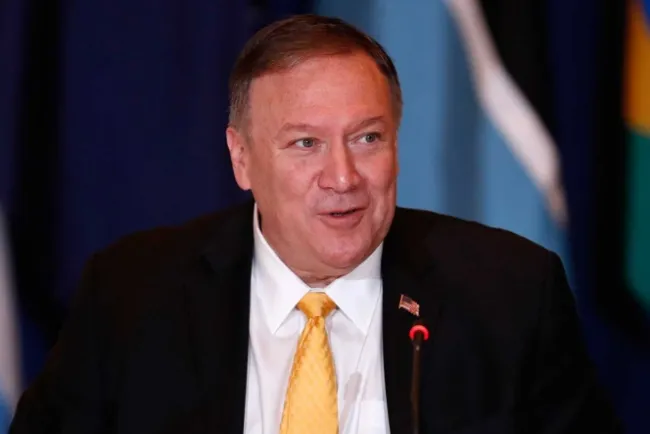 Admite Pompeo que presenció llamada de Trump con Ucrania