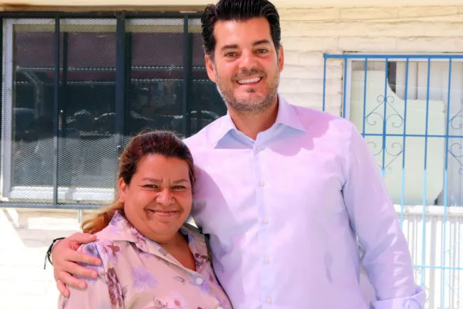 Entregan becas a beneficiarios