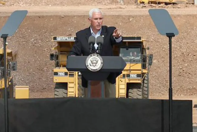 Se reúne Mike Pence con empresarios