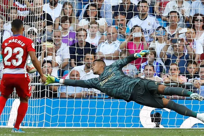 Real Madrid pasa un susto con el Granada