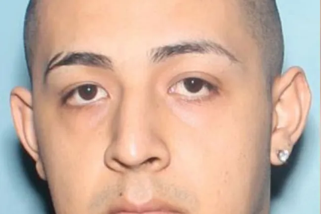 Mató a su padre e hirió a hermana y madre