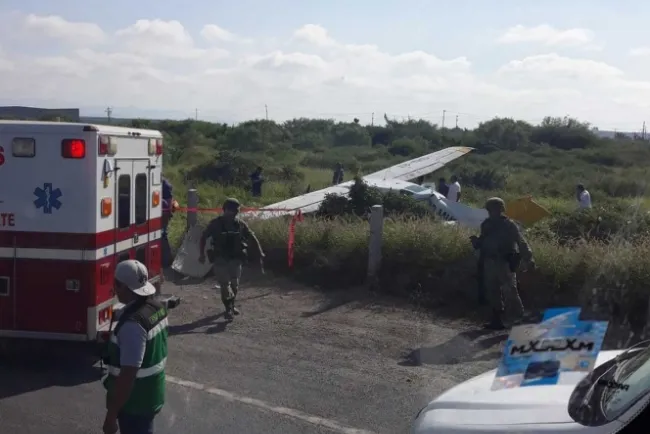 Se desploma avioneta en Carretera Laredo, Nuevo León