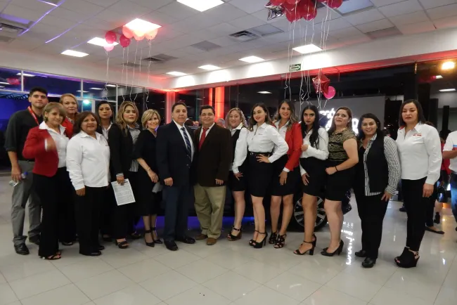 Disfrutan presentación de Versa 2020