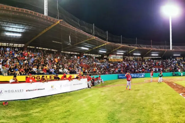 Viven nogalenses La Fiesta del Beisbol