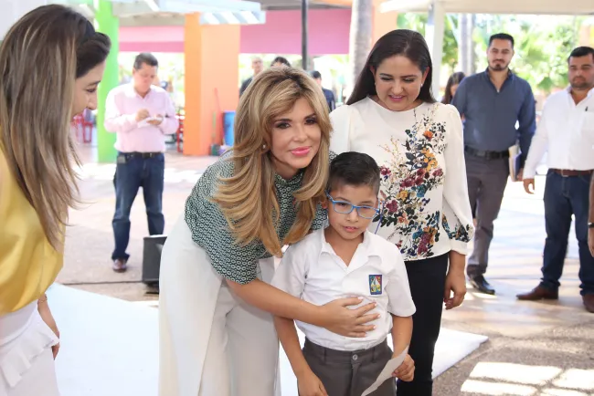 Apoya Gobernadora a personas especiales