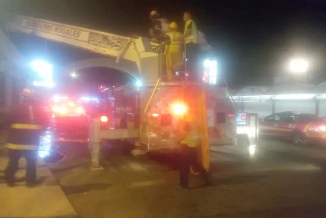 Disparan agentes a persona