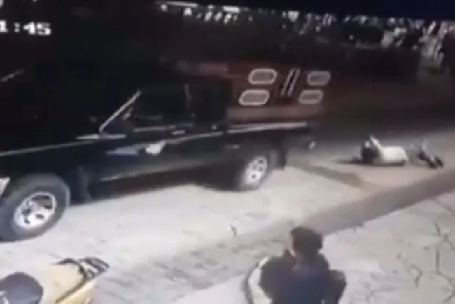 Amarran a edil a auto y lo arrastran por calles de Chiapas