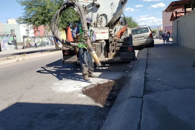 Realizan campaña de bacheo