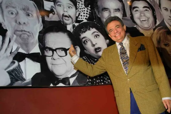 México despide al 'Príncipe de la canción'