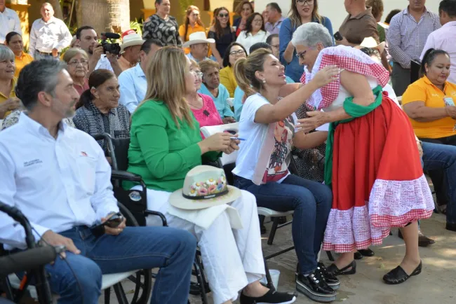 Habitantes de la Sierra Alta reciben apoyos de la Gobernadora Pavlovich