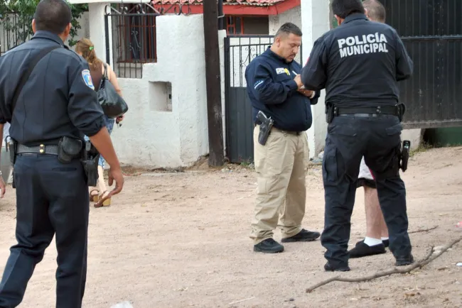 Sale jovencita del hogar