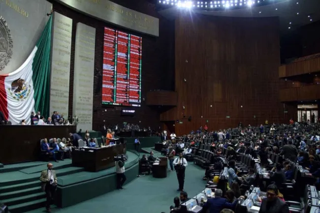 Diputados aprueban ley para que nadie gane más que el presidente
