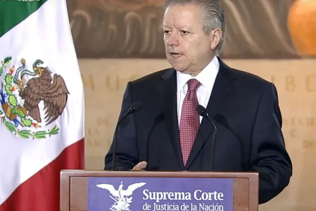 Suspenden a magistrado por inconsistencias financieras importantes