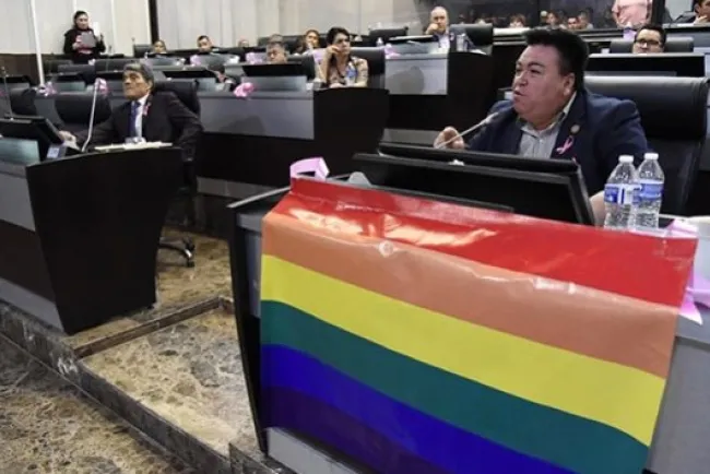 Diputado se declara gay durante discusión sobre matrimonio