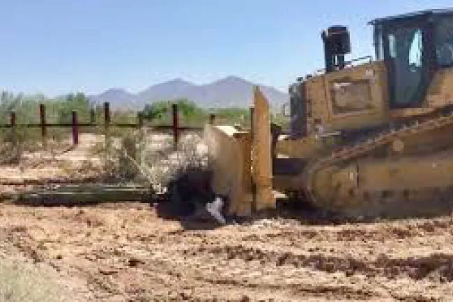 Indignación por construcción de muro