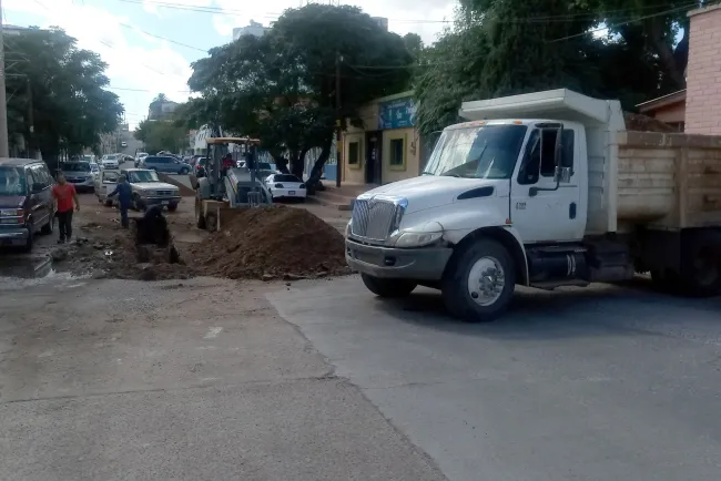 Atiende Oomapas a la comunidad