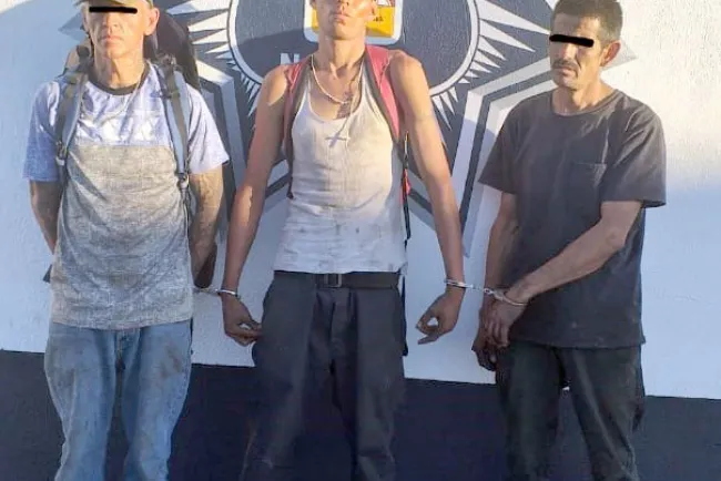 Sorprenden a tres al interior de vivienda