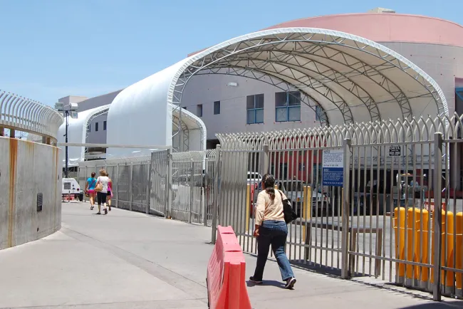 Traía jovencita vehículo a México