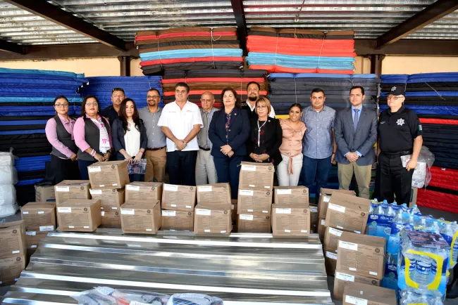 Entregan apoyos a damnificados