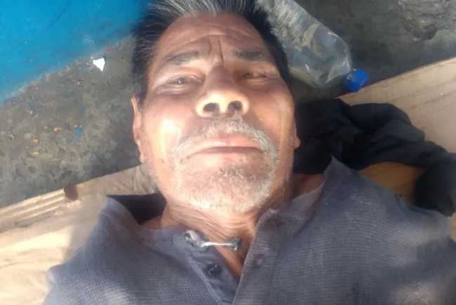 Ayudan a adulto mayor por estar desorientado