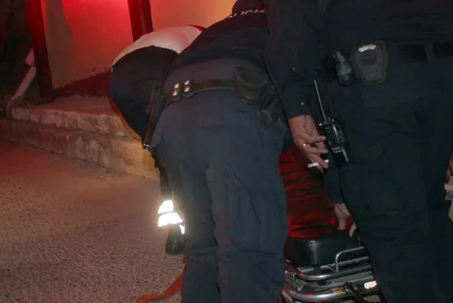 Lo agreden y dejan desnudo