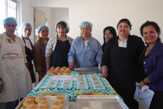 Inauguran taller de panadería