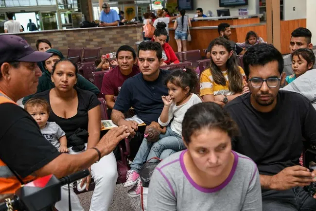 Planea EU recopilar ADN de migrantes