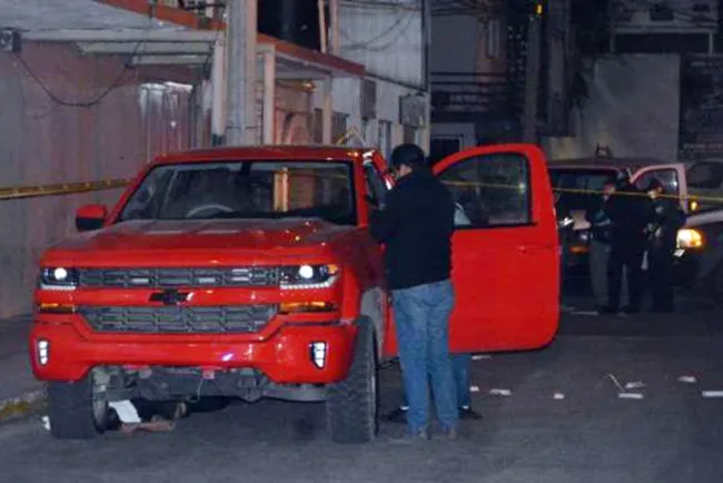 Asesinan a dos con arma de fuego