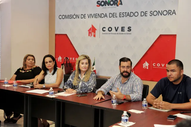 Inicia construcción de viviendas