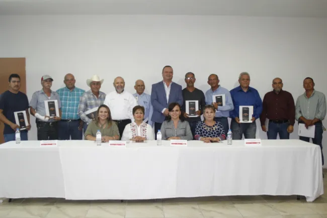 Reconoce Gobernadora a personal de Apoyo y Administrativo en la SEC