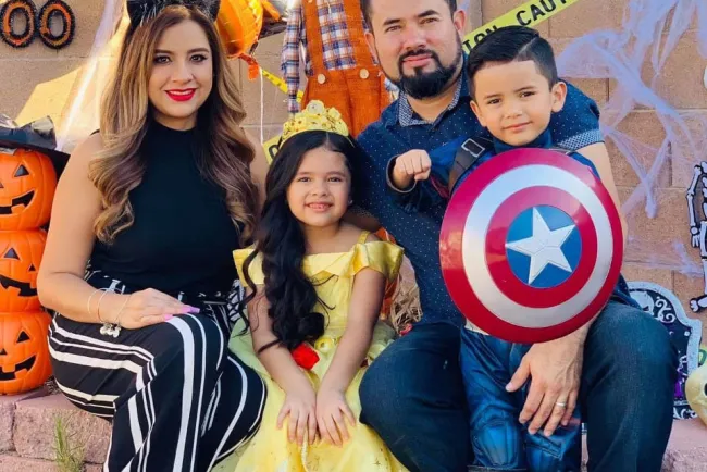 Divertida fiesta de disfraces para Ivanna e Iván