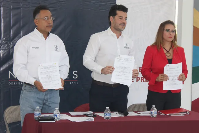 Firma convenio para seis obras