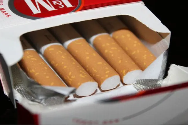 Aumentan edad para compra de cigarrillo
