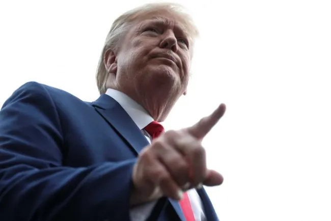 Ordenan a Trump entregar informe íntegro de trama rusa