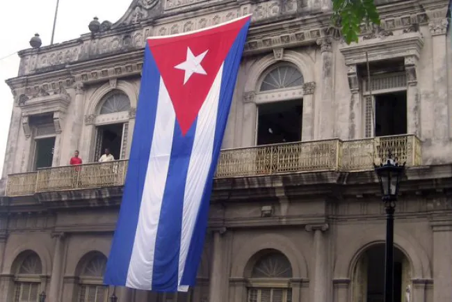 Prohibiría Trump vuelos a Cuba