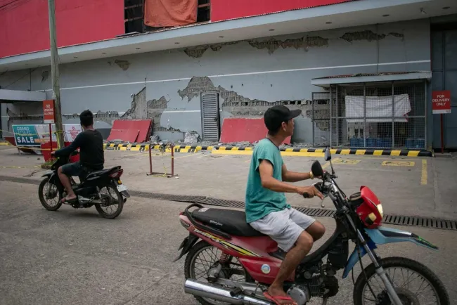 Al menos 5 muertos y 70 heridos por sismo en Filipinas