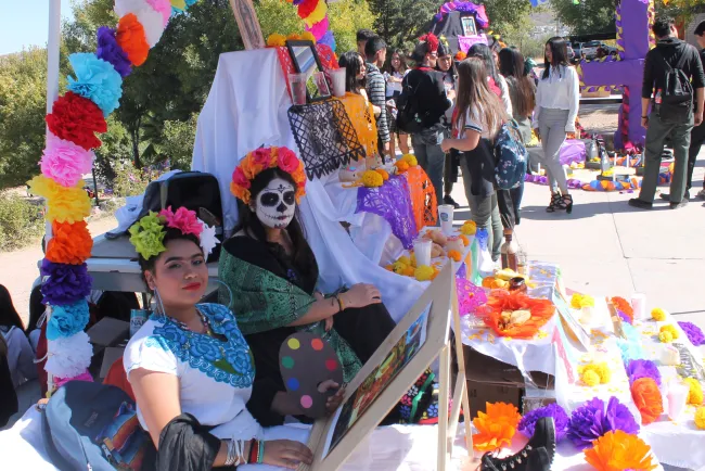 Realizan en Conalep Altares de Muertos