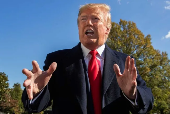 Exige Trump que denunciante declare ante Congreso