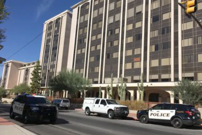 Evacúan Corte de Tucson
por amenaza de bomba