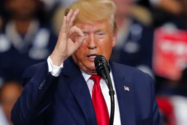 Juez ordena a Trump pagar 2 mdd por malversación de fondos