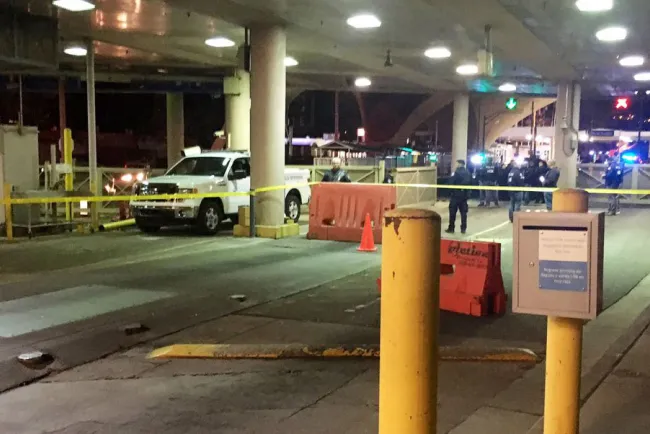 Cierran garita hacia México