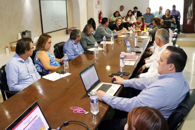 Gestionan recursos para viviendas