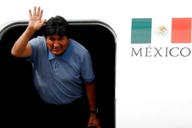 Llega Evo Morales a México como asilado político
