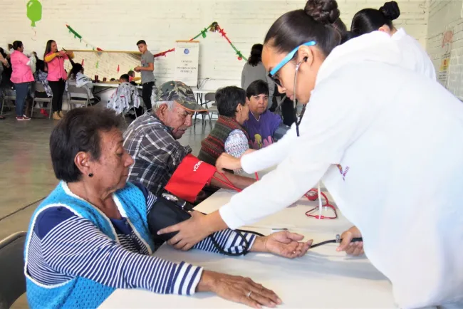 Acercan servicios a la comunidad