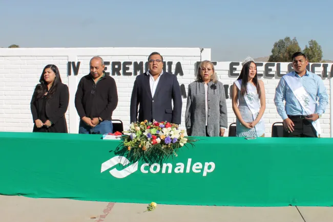 Reconocen a alumnos por Excelencia Académica