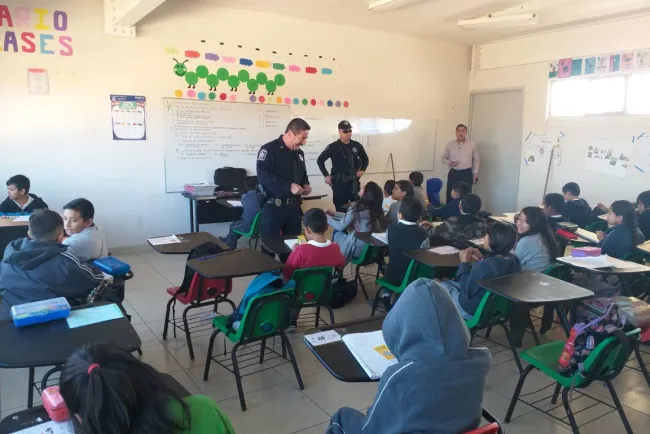 Previenen a jóvenes sobre adicciones