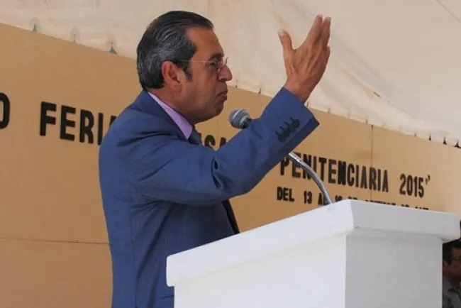Para acabar con violencia hay que pactar con el narco: exgobernador