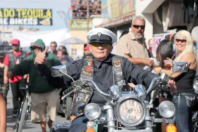 Disfrutan miles de motociclistas de Puerto Peñasco