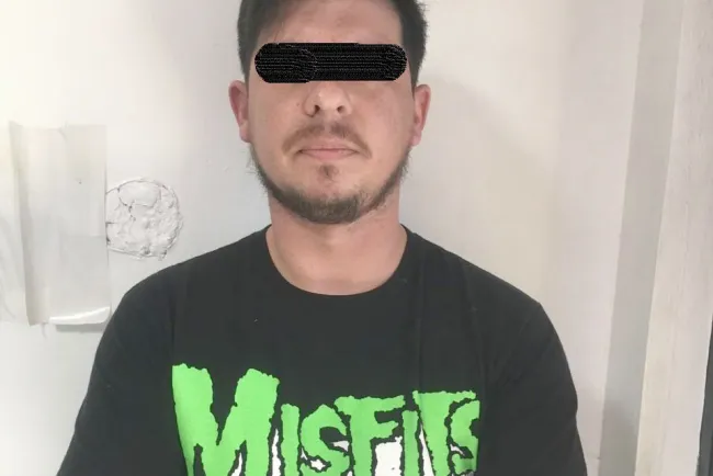 Le ejecutan orden de aprehensión